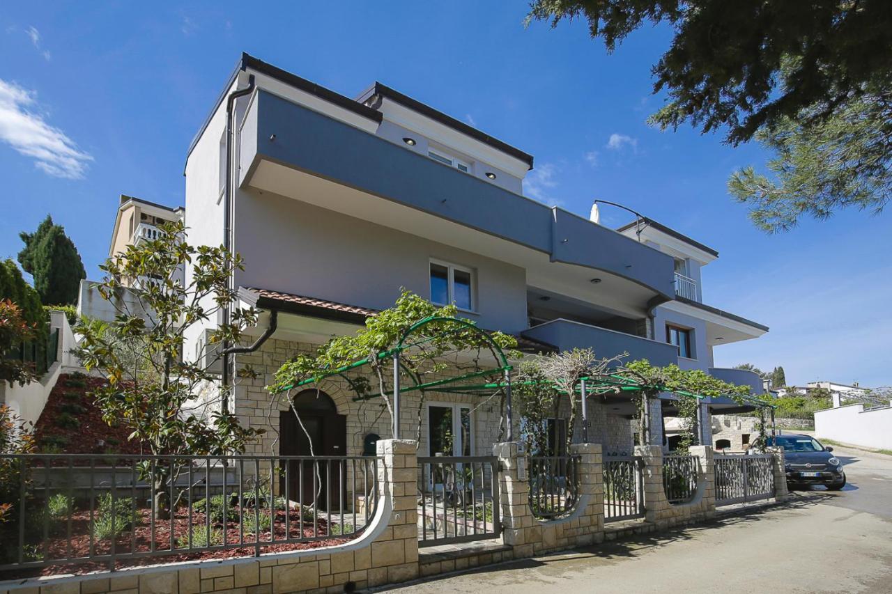 Apartments Villa Sofia เซร์เวนีเวอร์ ภายนอก รูปภาพ