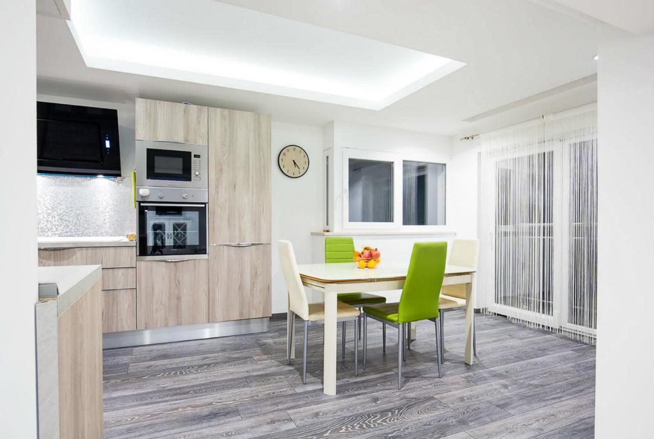 Apartments Villa Sofia เซร์เวนีเวอร์ ภายนอก รูปภาพ
