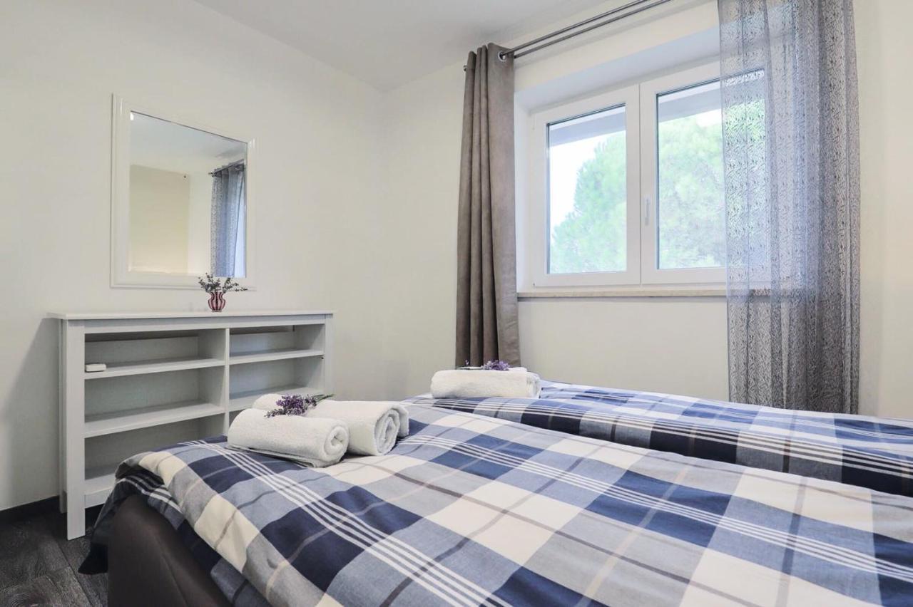 Apartments Villa Sofia เซร์เวนีเวอร์ ภายนอก รูปภาพ