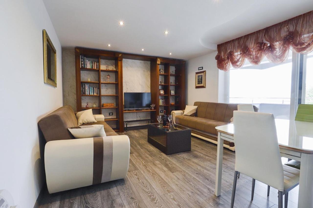 Apartments Villa Sofia เซร์เวนีเวอร์ ภายนอก รูปภาพ