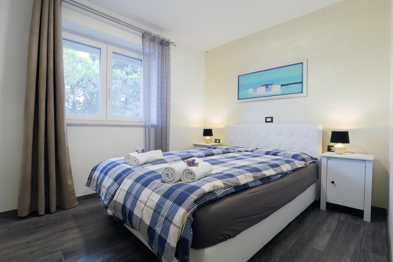 Apartments Villa Sofia เซร์เวนีเวอร์ ภายนอก รูปภาพ